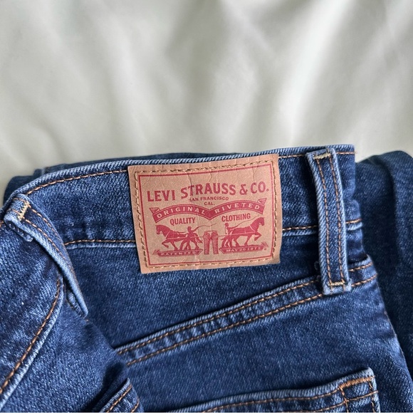 Levi's Ribcage Straight Ankle Jeans - Picture 5 of 7
